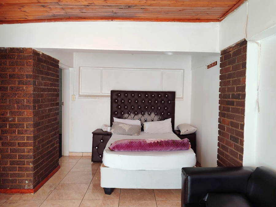7 Bedroom Property for Sale in Randlespark North West
